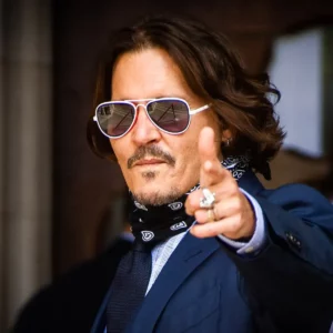 why johnny depp was replaced in fantastic beasts