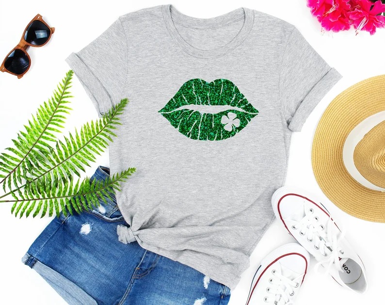 Lips Sexy Kiss Me Irish Shamrock St Patricks Day Women T-Shirt